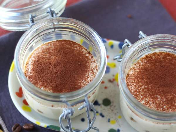 Silkkitofusta valmistettu tiramisu ilman mascarponea ja munia - Valmistelu askel 5