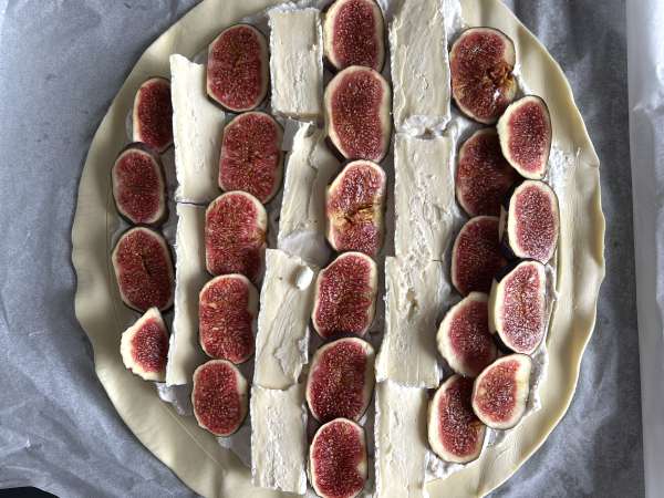 Ohut viikuna-, brie- ja pähkinäpiirakka - Valmistelu askel 6