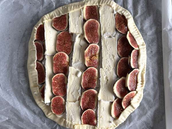 Ohut viikuna-, brie- ja pähkinäpiirakka - Valmistelu askel 7