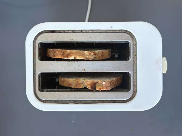 Avokado- ja raejuustoleipä mausteisella hunajalla - Valmistelu askel 1
