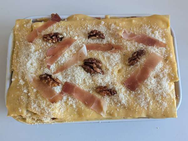Lasagne, jossa on kurpitsaa, speckiä sekä kermaisia ja rapeita pähkinöitä - Valmistelu askel 8