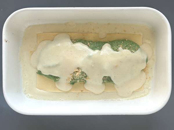 Kasvislasagne, jossa on pinaattia ja tofua, valmistettu ilmakeittimessä - Valmistelu askel 7