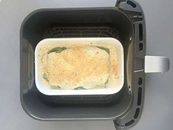 Kasvislasagne, jossa on pinaattia ja tofua, valmistettu ilmakeittimessä - Valmistelu askel 9