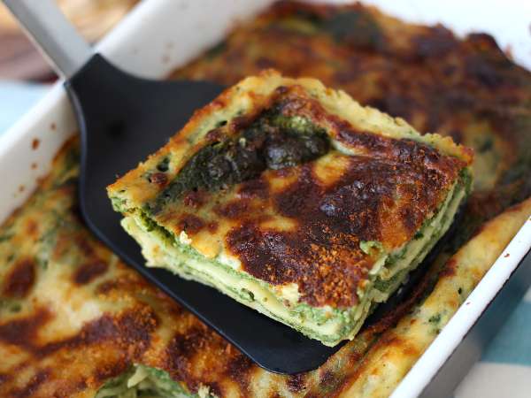 Kasvislasagne, jossa on pinaattia ja tofua, valmistettu ilmakeittimessä - Valmistelu askel 11