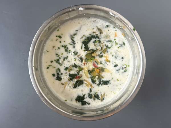 Taikinaa sisältämätön quiche, jossa on lohta, pinaattia ja raejuustoa - Valmistelu askel 5