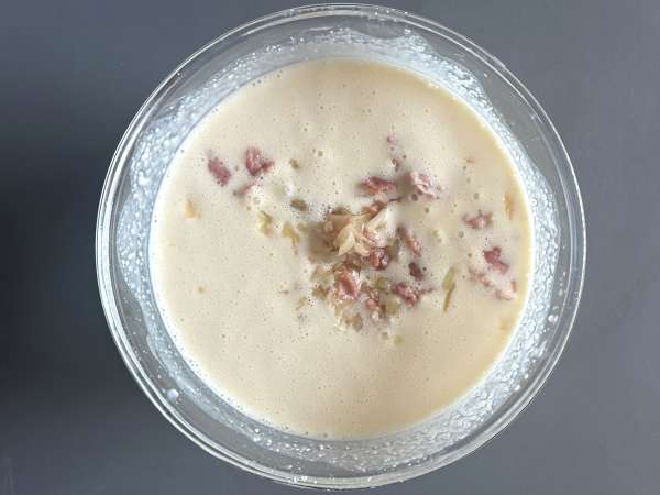 Parsakaali-pancetta-raejuustopiiras ilman pohjaa - Valmistelu askel 4