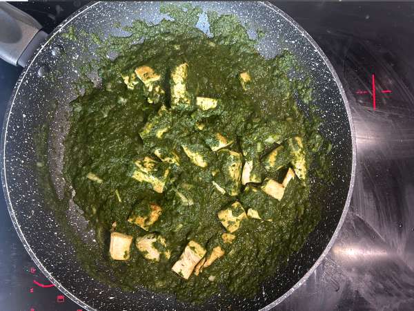 Palak tofu: intialainen pinaatti-tofucurry - Valmistelu askel 10