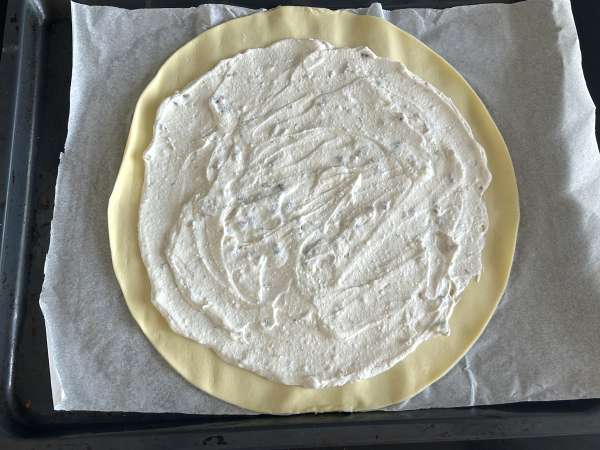 Päärynä-gorgonzola-pähkinäpiirakka – vastustamaton makean ja suolaisen yhdistelmä - Valmistelu askel 5