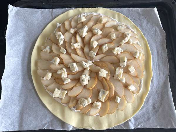 Päärynä-gorgonzola-pähkinäpiirakka – vastustamaton makean ja suolaisen yhdistelmä - Valmistelu askel 7