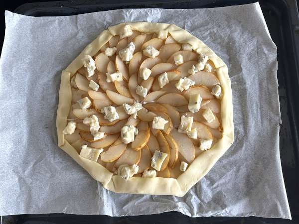 Päärynä-gorgonzola-pähkinäpiirakka – vastustamaton makean ja suolaisen yhdistelmä - Valmistelu askel 8