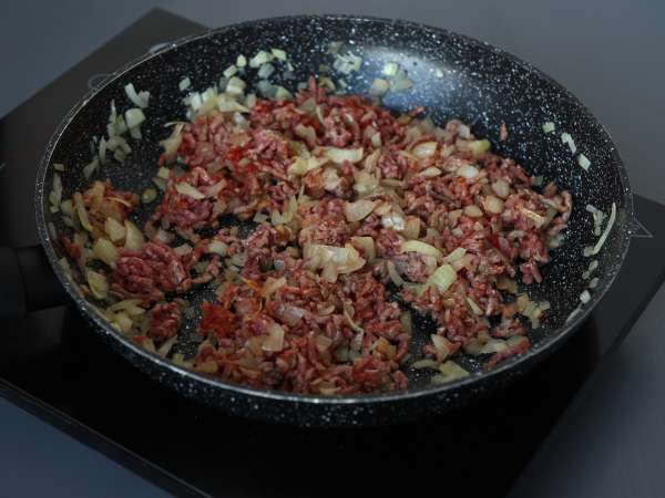 Bolognese-lasagne pannulla - Valmistelu askel 2