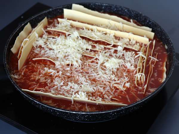 Bolognese-lasagne pannulla - Valmistelu askel 5