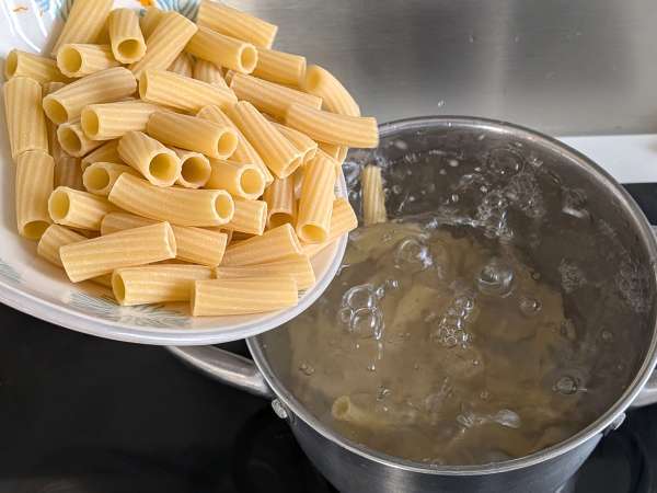 Uunipasta kurpitsalla, sienillä ja béchamelkastikkeella - Valmistelu askel 5