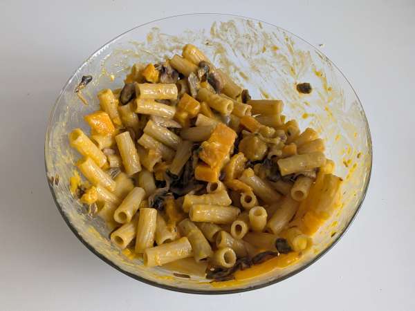 Uunipasta kurpitsalla, sienillä ja béchamelkastikkeella - Valmistelu askel 7