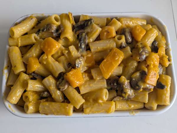 Uunipasta kurpitsalla, sienillä ja béchamelkastikkeella - Valmistelu askel 8