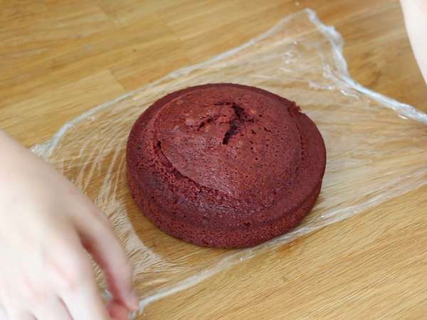 Halloween-erikoisversio Red Velvet -kakusta! - Valmistelu askel 6