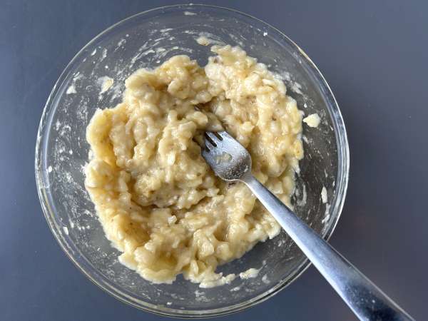 Vegaaninen miso-banaanileipä suklaalla ja saksanpähkinöillä - Valmistelu askel 2