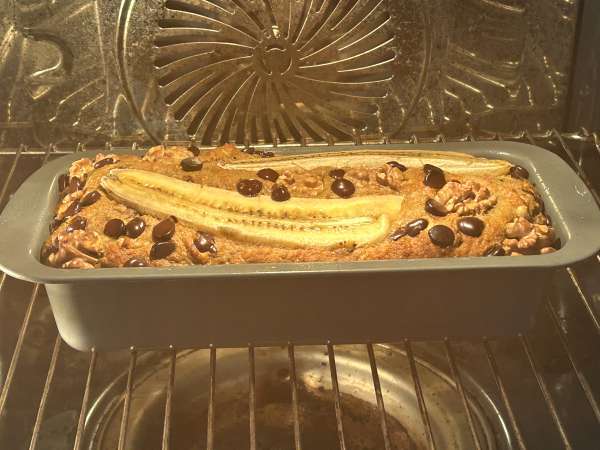 Vegaaninen miso-banaanileipä suklaalla ja saksanpähkinöillä - Valmistelu askel 9