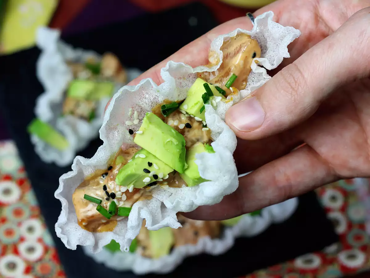 Aasialaiset tacot: lohta tartarissa riisiherkkujen kera. - kuva 2