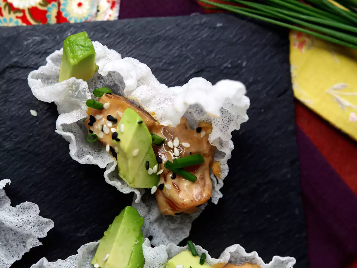 Aasialaiset tacot: lohta tartarissa riisiherkkujen kera. - kuva 6