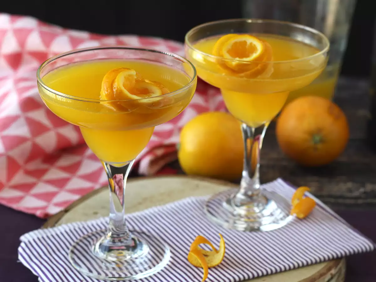 Agua de Valencia, cavaa ja appelsiinia sisältävä välimerellinen cocktail, jonka voit valmistaa kotona.