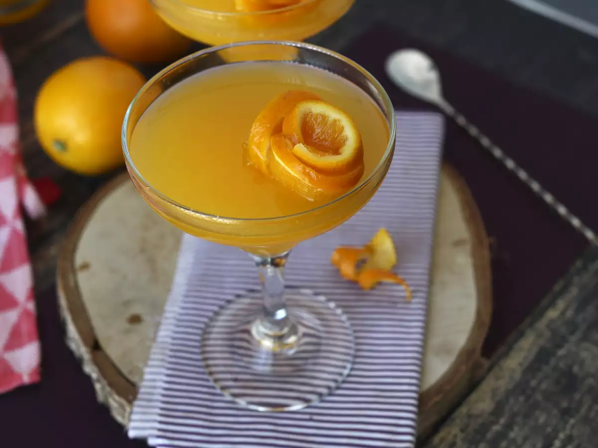 Agua de Valencia, cavaa ja appelsiinia sisältävä välimerellinen cocktail, jonka voit valmistaa kotona. - kuva 3