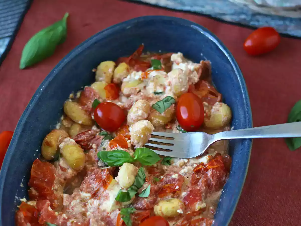 Airfryerilla paistetut feta-gnocchit, super nopea ruokalaji kirsikkatomaateilla ja fetalla! - kuva 2