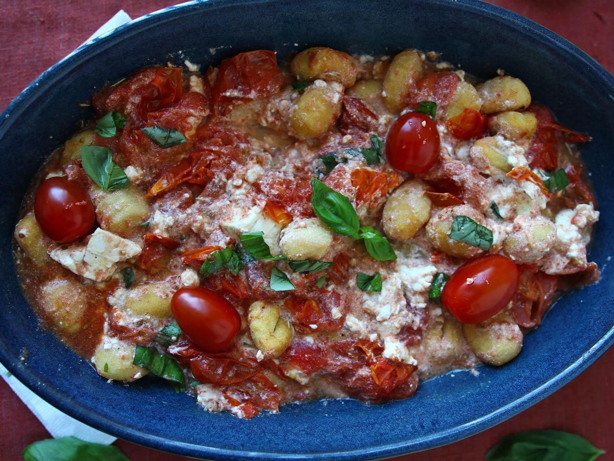 Airfryerilla paistetut feta-gnocchit, super nopea ruokalaji kirsikkatomaateilla ja fetalla! - kuva 3