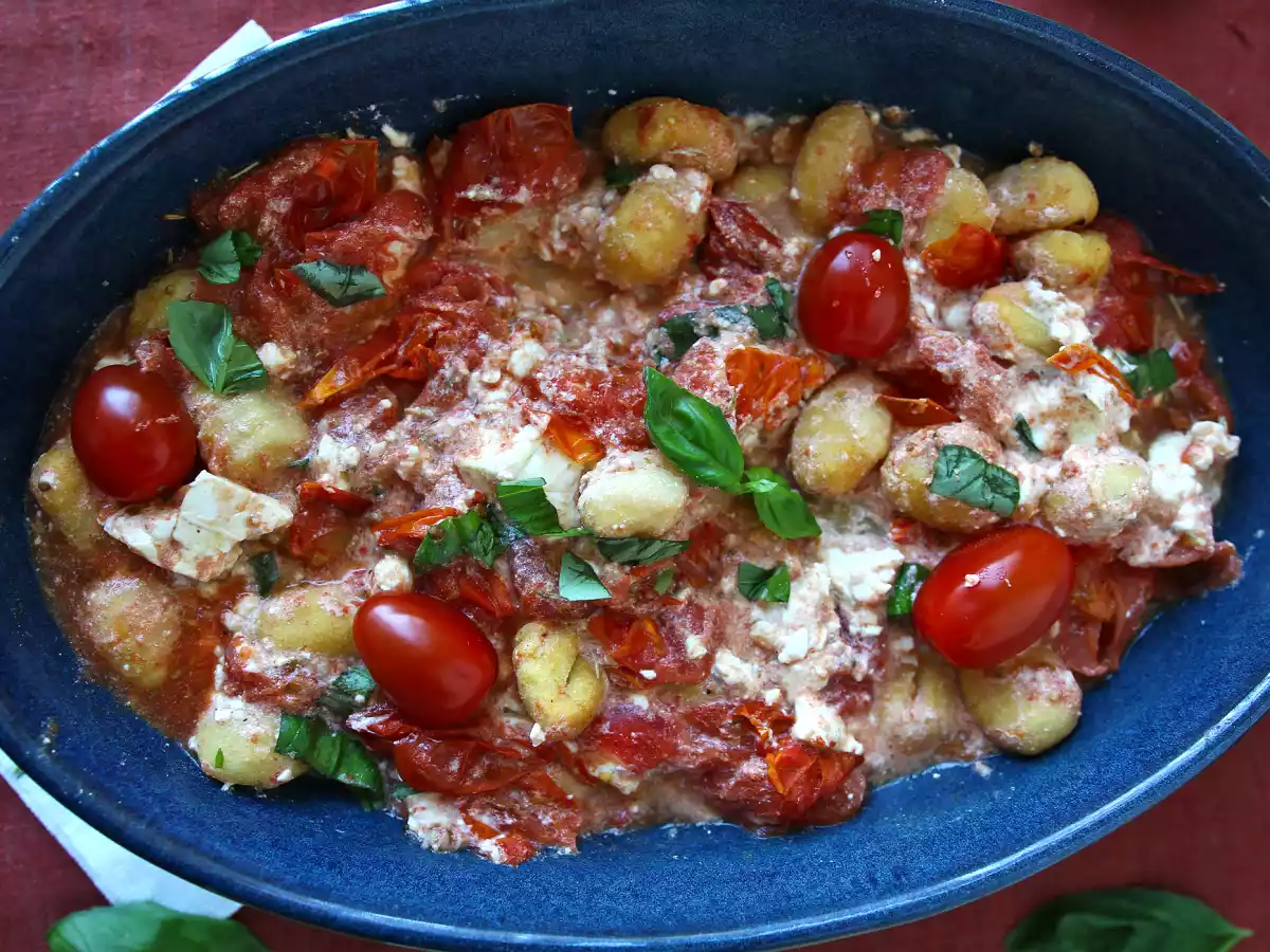 Airfryerilla paistetut feta-gnocchit, super nopea ruokalaji kirsikkatomaateilla ja fetalla! - kuva 3