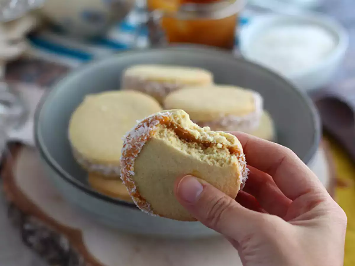 Alfajores – argentiinalaiset pikkuleivät dulce de leche -täytteellä ja kookoksella - kuva 2