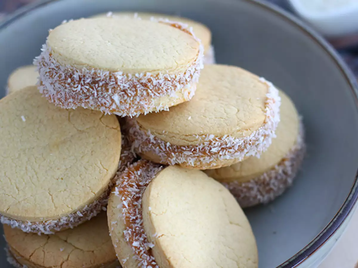 Alfajores – argentiinalaiset pikkuleivät dulce de leche -täytteellä ja kookoksella - kuva 3