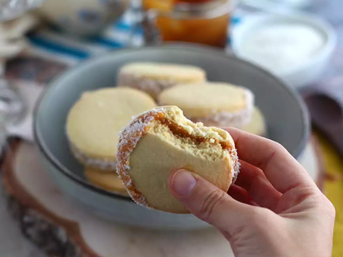 Alfajores - Argentiinalaisia pikkuleipiä maitohillon ja kookoksen kera - kuva 2
