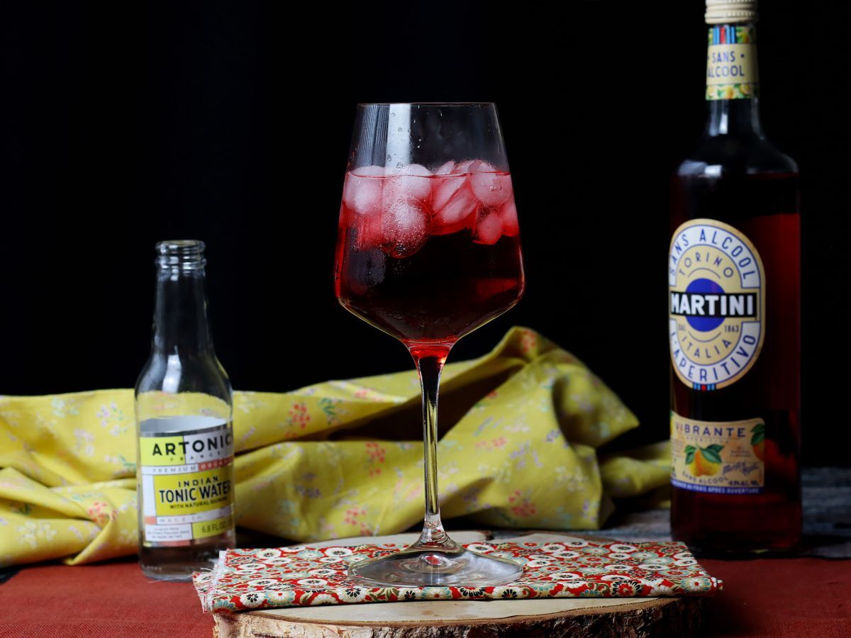 Alkoholiton Martini Tonic, raikas ja hedelmäinen cocktail!