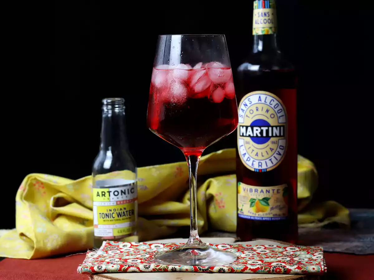 Alkoholiton Martini Tonic, raikas ja hedelmäinen cocktail! - kuva 3