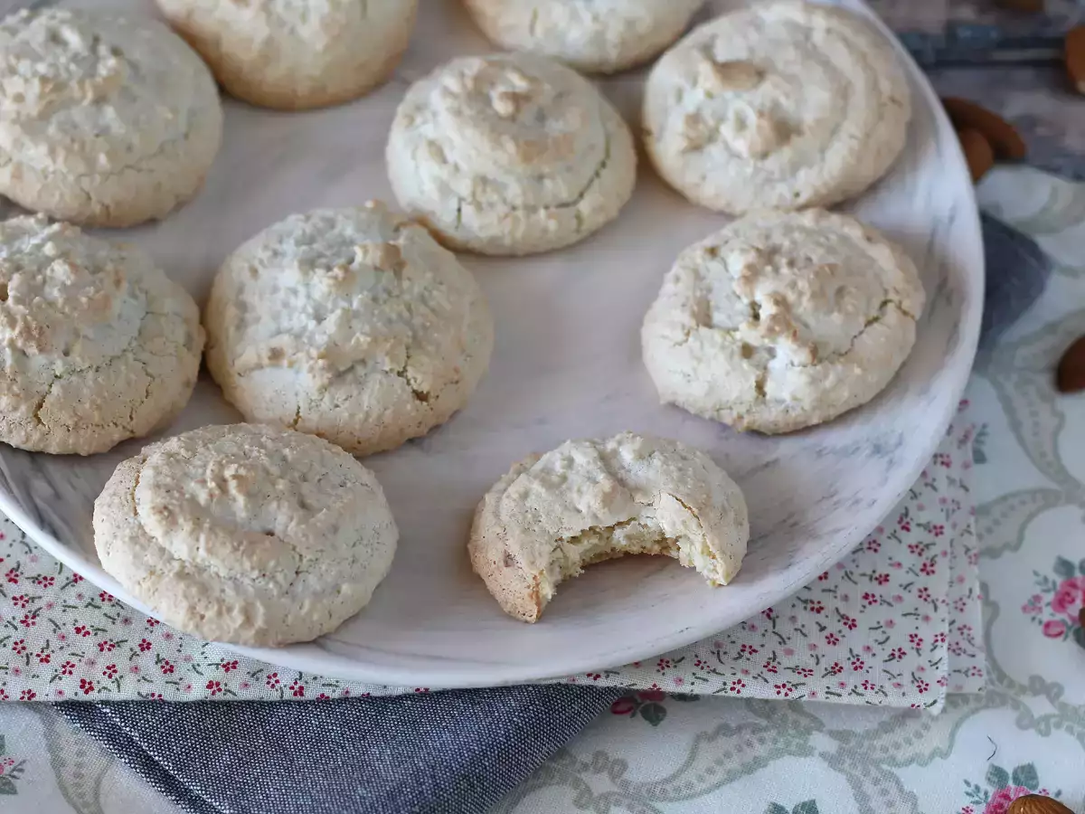 Amaretti – täydelliset italialaiset mantelileivokset kahvin kanssa!