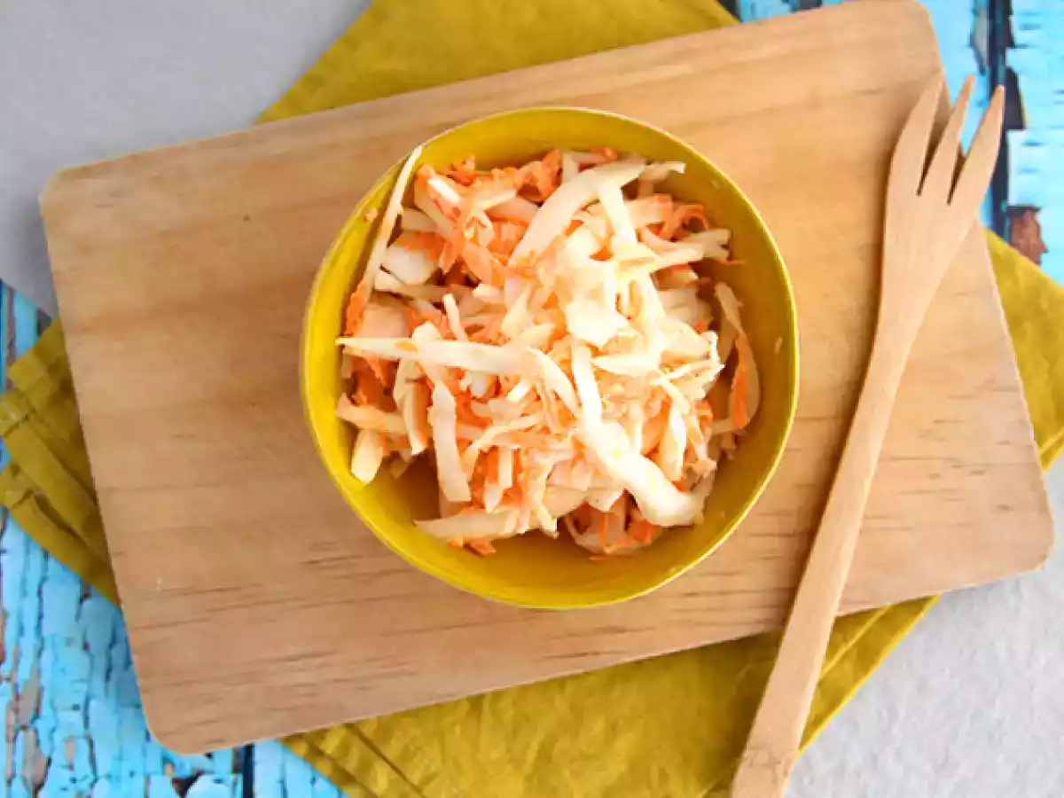 Amerikkalaistyylinen coleslaw (kaali- ja porkkanasalaatti) - kuva 2