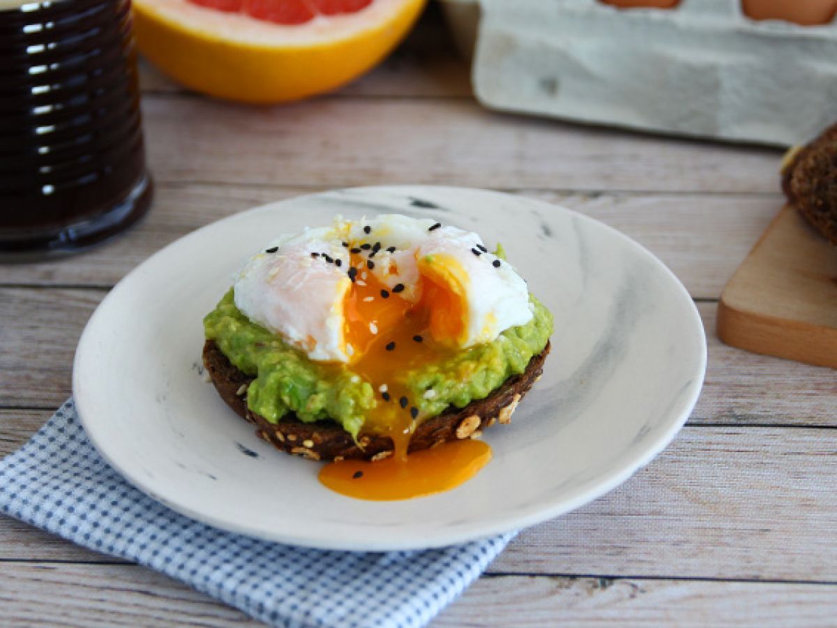 Avokado-toast ja poached muna