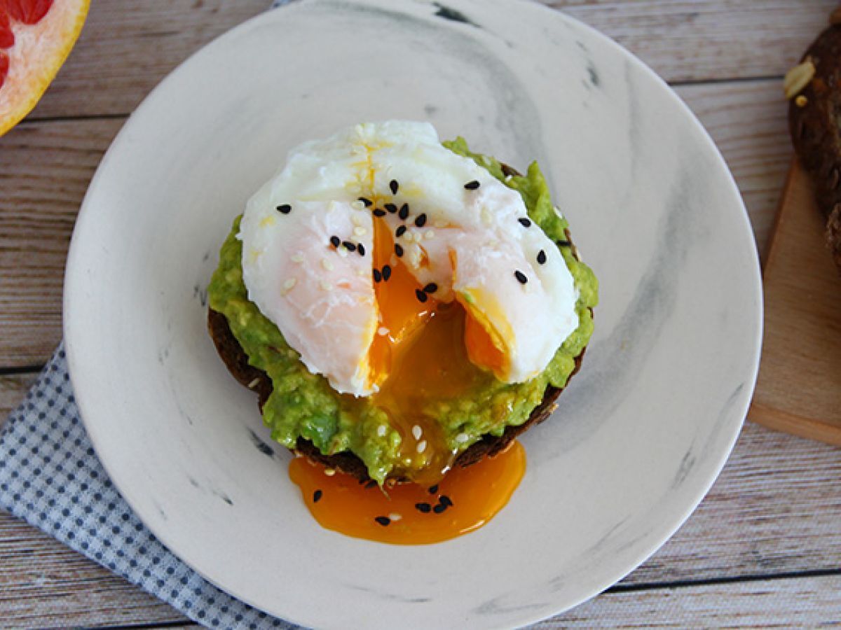 Avokado-toast ja poached muna - kuva 3