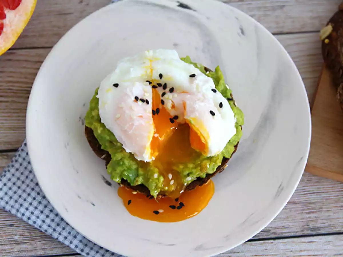Avokado-toast ja poached muna - kuva 3