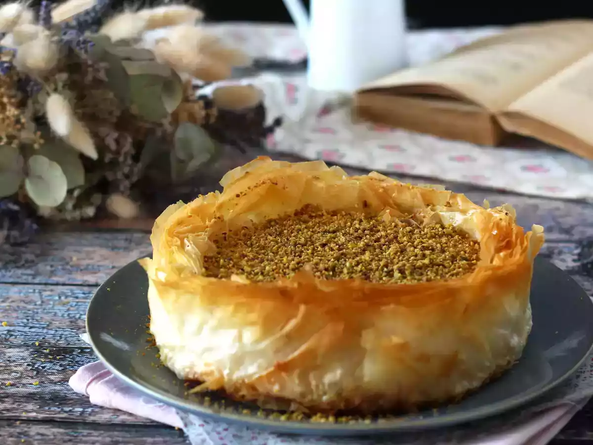 Baklava-tyylinen juustokakku pistaasipähkinöiden kanssa, rapea ja sulava - kuva 5