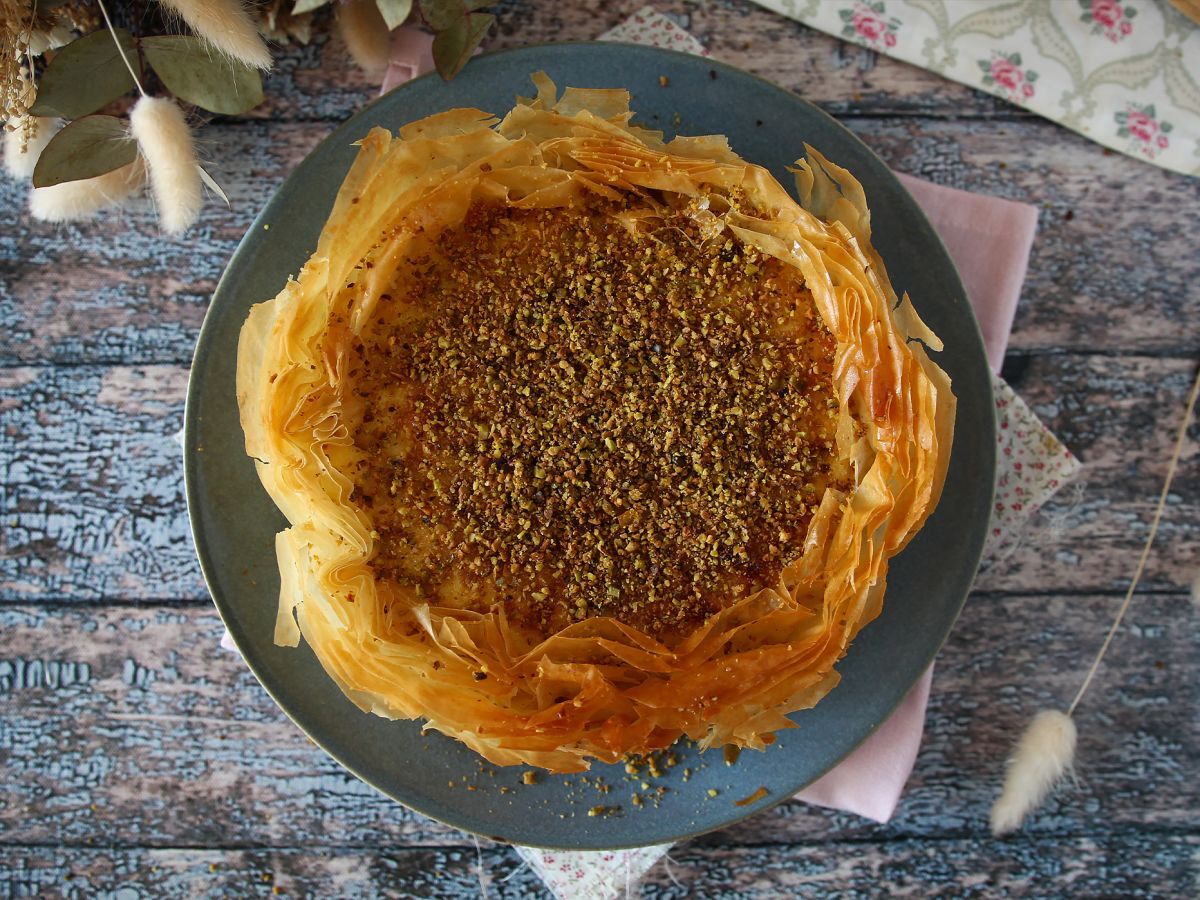 Baklava-tyylinen juustokakku pistaasipähkinöiden kanssa, rapea ja sulava - kuva 6