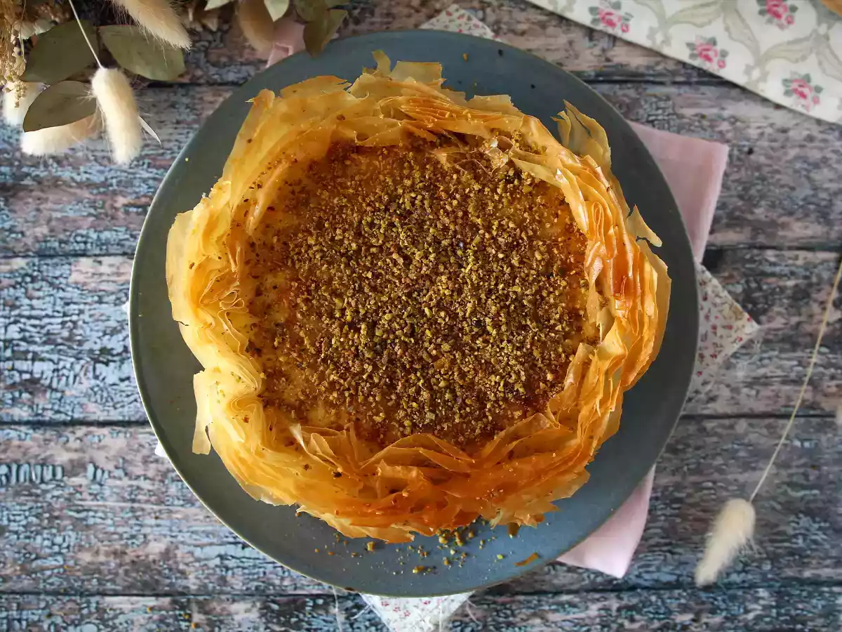 Baklava-tyylinen juustokakku pistaasipähkinöiden kanssa, rapea ja sulava - kuva 6
