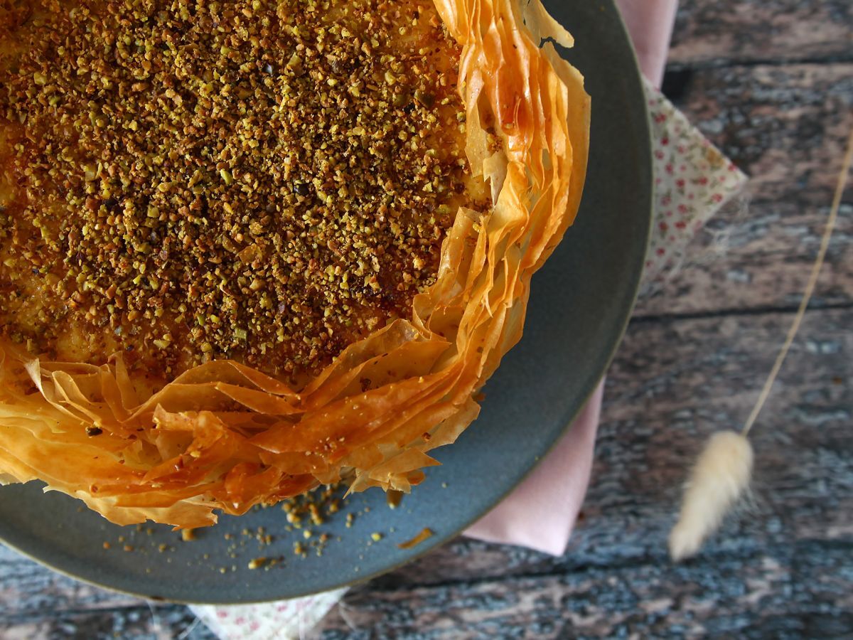 Baklava-tyylinen juustokakku pistaasipähkinöiden kanssa, rapea ja sulava - kuva 7