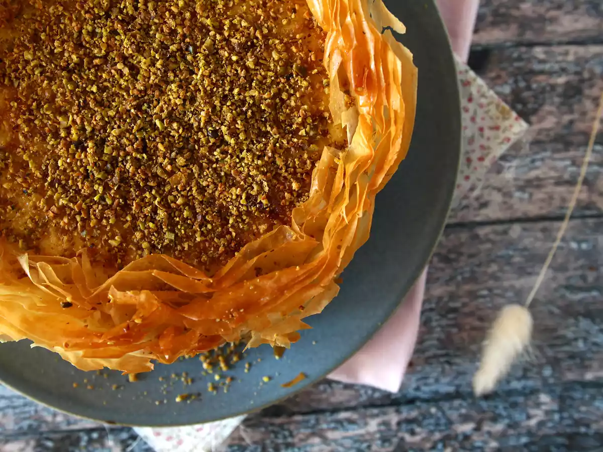 Baklava-tyylinen juustokakku pistaasipähkinöiden kanssa, rapea ja sulava - kuva 7