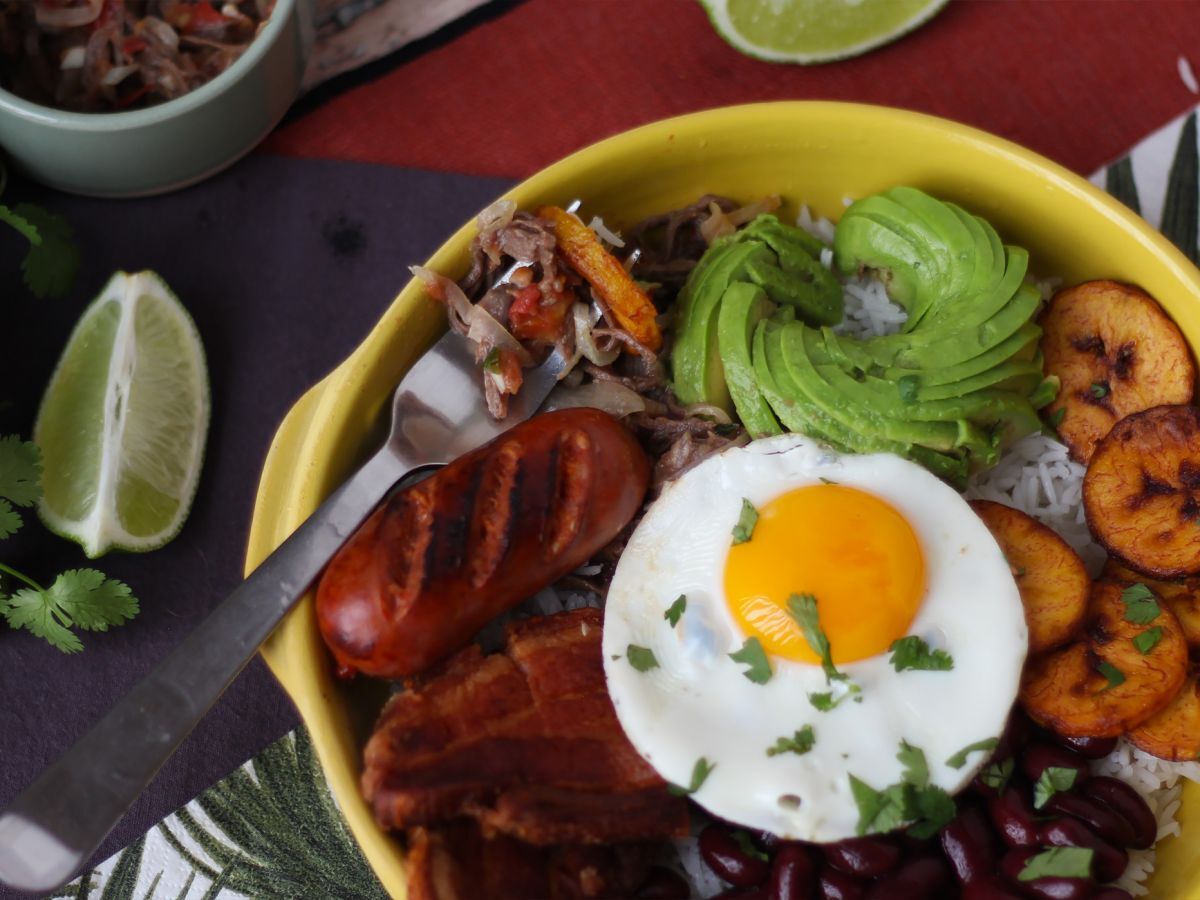 Bandeja Paisa, kolumbialainen ruokalaji täynnä makua ja perinteitä - kuva 4