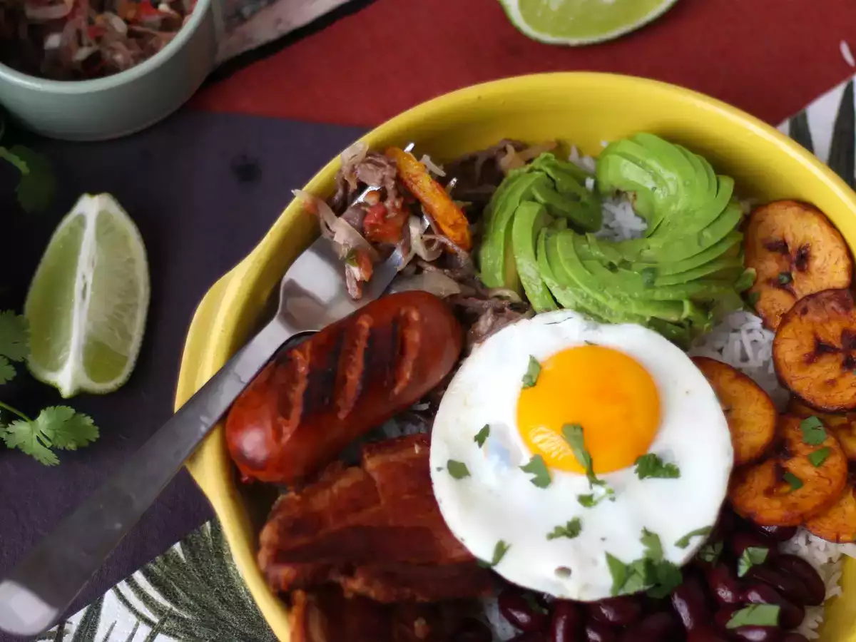 Bandeja Paisa, kolumbialainen ruokalaji täynnä makua ja perinteitä - kuva 4