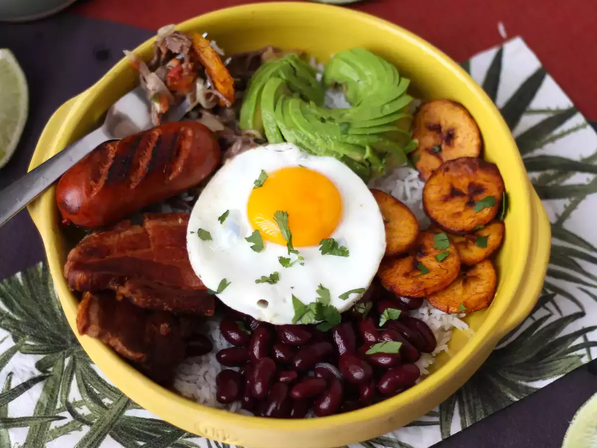 Bandeja Paisa, kolumbialainen ruokalaji täynnä makua ja perinteitä - kuva 6
