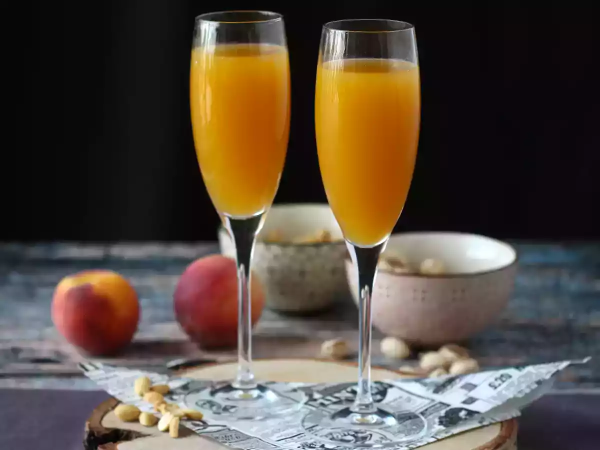 Bellini, helppo italialainen persikkacocktail, jonka voit tehdä kotona!