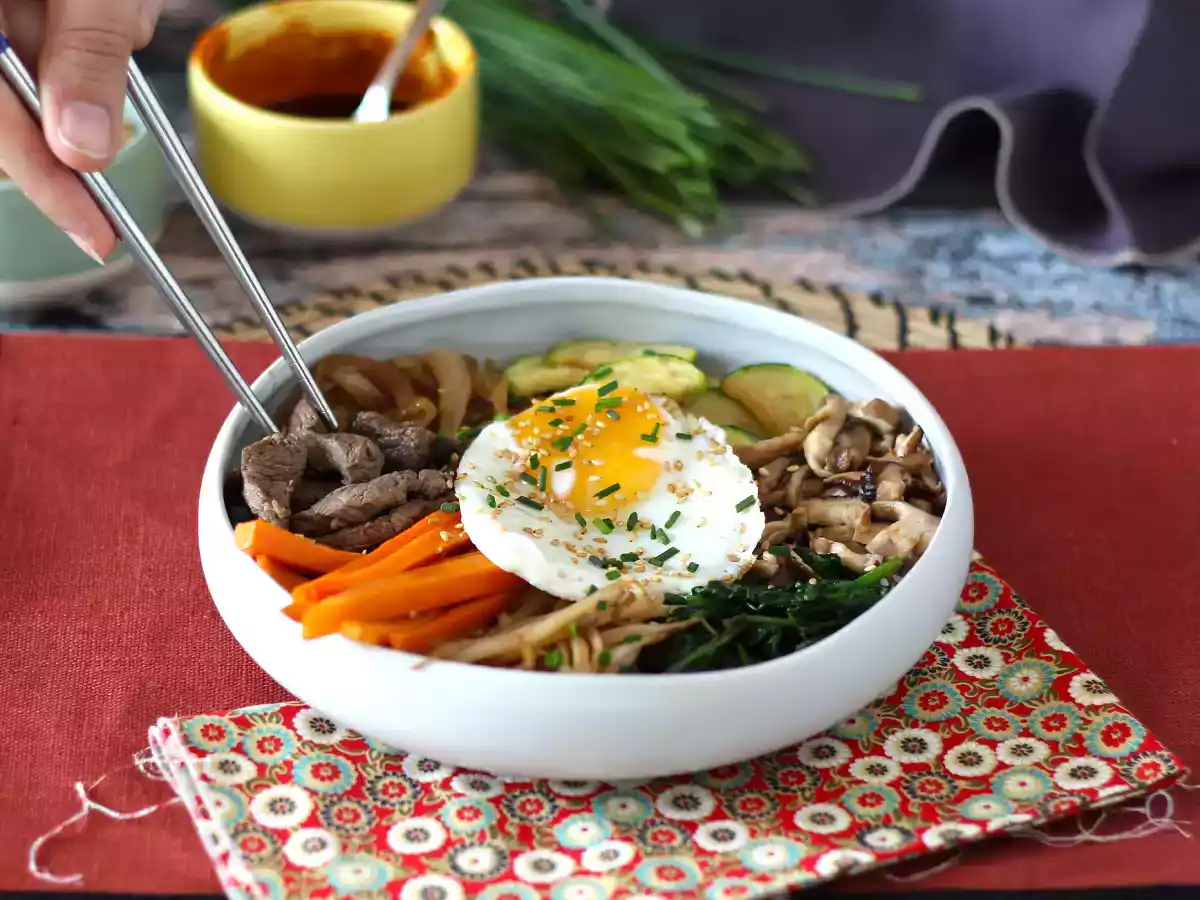 Bibimbap, perinteinen korealainen ruokalaji - kuva 2