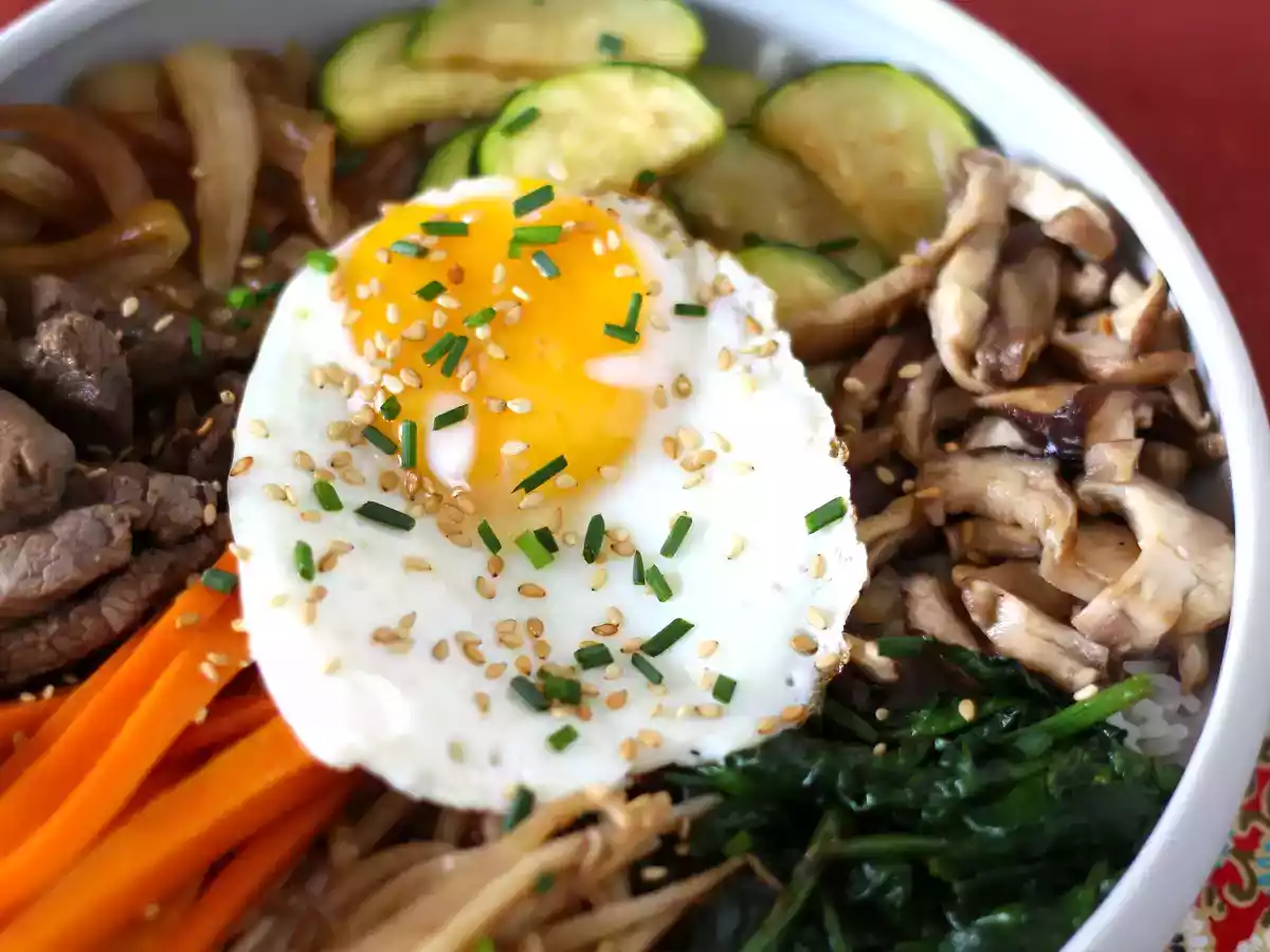 Bibimbap, perinteinen korealainen ruokalaji - kuva 3